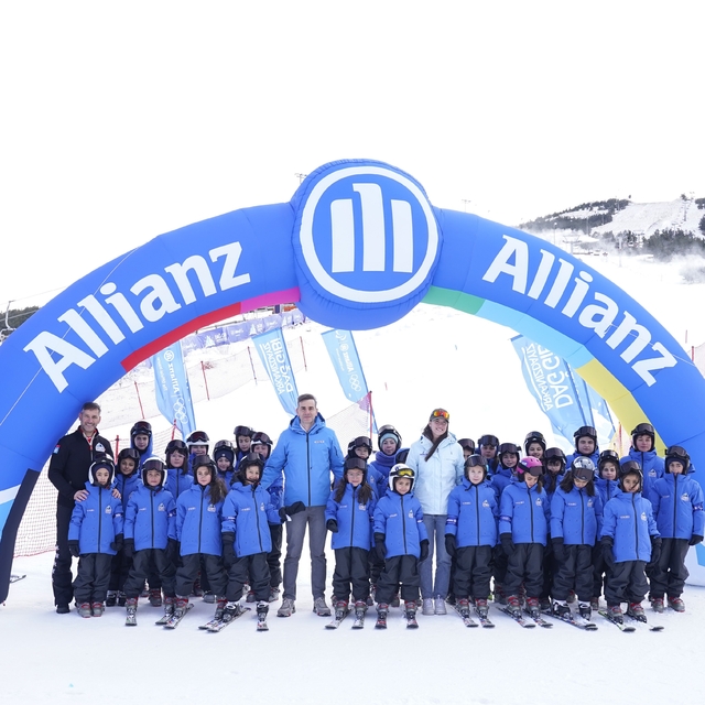 Allianz Türkiye 'Dağ Gibi Arkanızdayız' projesiyle Palandöken'de kız çocukl...