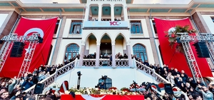 Şehzadeler Belediye Başkanı Gülşah Durbay için belediye önünde tören (2)