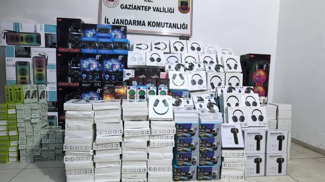 Gaziantep'te 1,5 milyon TL değerinde kaçak elektronik eşya ele geçirildi