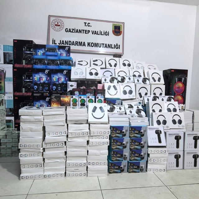Gaziantep'te 1,5 milyon TL değerinde kaçak elektronik eşya ele geçirildi
