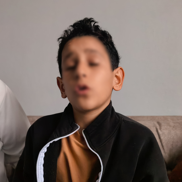 Okul müdürünün, öğrenciyi yakasından tutup yere savurduğu görüntülere incel...