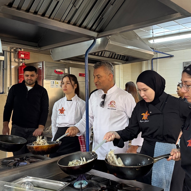 İstiridye mantarları gastronomi öğrencilerine tanıtıldı