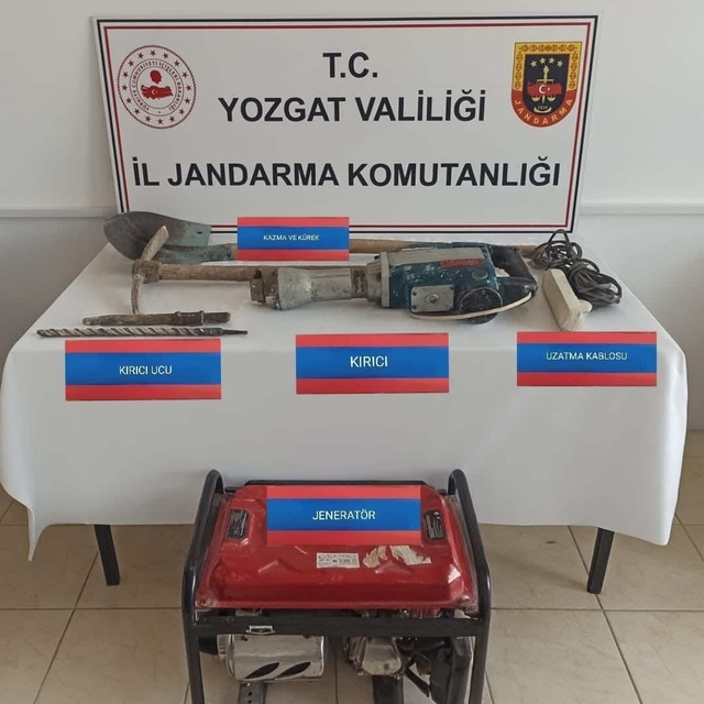 Yozgat'ta kaçak kazı yapanlar fotokapana yakalandı