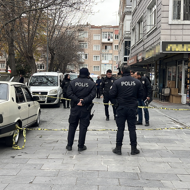 Kayseri'de hırdavatçı, sokakta gördüğü 3 kişiyi bıçakladı