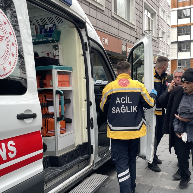 Kayseri'de sokakta 3 kişiyi bıçakla yaralayan zanlı yakalandı