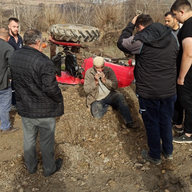 Cenaze aracı ile traktör çarpıştı: 4 yaralı