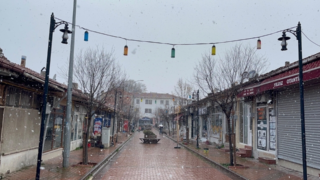 Çankırı'nın yüksek kesimlerinde kar yağışı etkili oldu