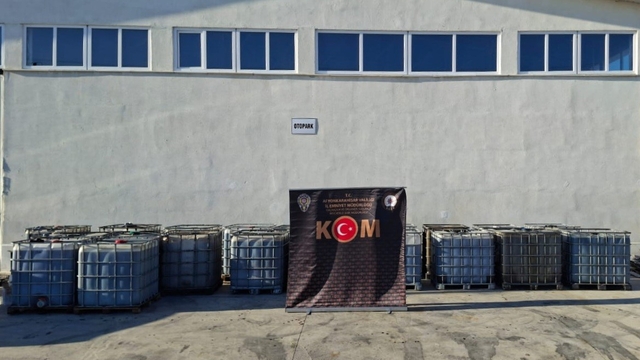 Polis 20 ton kaçak akaryakıt ele geçirdi