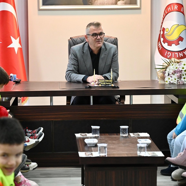 Seydişehir Belediye Başkanı Ustaoğlu, minik misafirlerini ağırladı