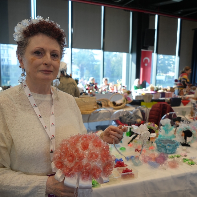 Plastik atıklar çiçek açtı: Çevreye duyarlı sanat
Alışveriş ve Dayanışma Şe...