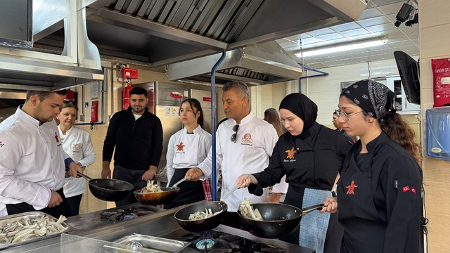 İstiridye mantarları gastronomi öğrencilerine tanıtıldı