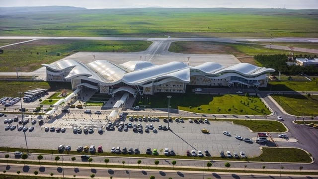 Nuri Demirağ Havalimanı'ndan yararlanan yolcu sayısı 479 bini aştı
Sivas Nuri Demirağ Havalimanı'ndan faydalanan yolcu sayısı 2025'in Ocak-Kasım döneminde 2024'ün aynı dönemine göre yaklaşık yüzde 23 oranında artarak 479 bin 129 kişiye yükseldi