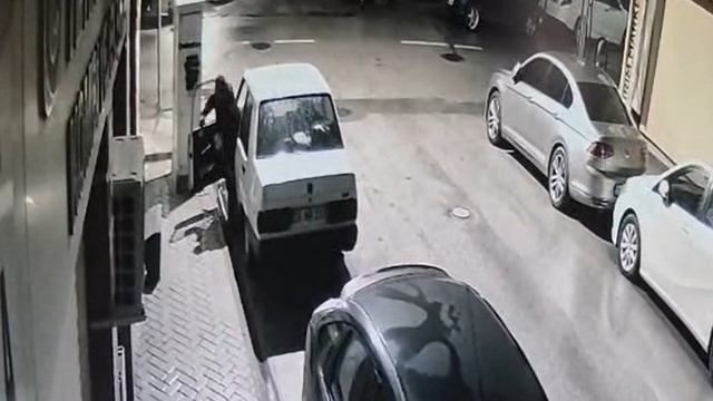 Park halindeki araçtan oto teyp çalan şüpheli yakalandı