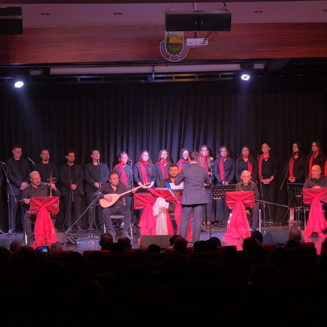 İnegöl Belediyesi THM Gençlik Korosu'ndan kulakların pasını silen konser