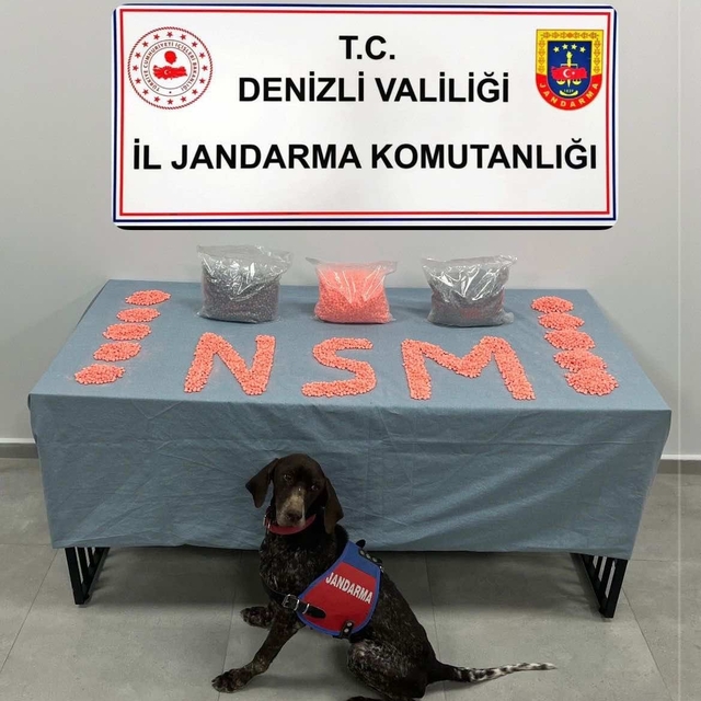 Jandarma KOM'un başarılı operasyonunda 28 bin adet uyuşturucu hap ele geçir...