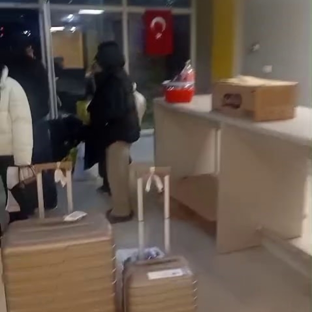 Eğitim için 4 bin 301 kilometre yol kat ettiler, şimdi kapı önündeler
Yapı...