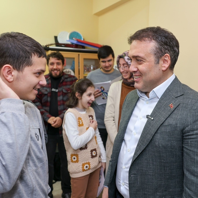 Vali Sözer'den özel öğrencilere destek