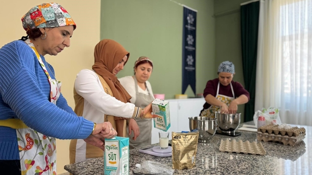 Aydın Büyükşehir Belediyesi Kadın Yaşam Atölyesi hizmete açıldı
Başkan Çerçioğlu: "Kadınların yaşamın her alanında yer alabilmeleri için çalışmalarımızı sürdürüyoruz"