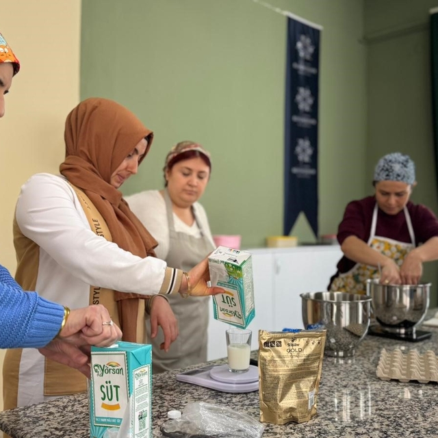 Aydın Büyükşehir Belediyesi Kadın Yaşam Atölyesi hizmete açıldı
Başkan Çerç...
