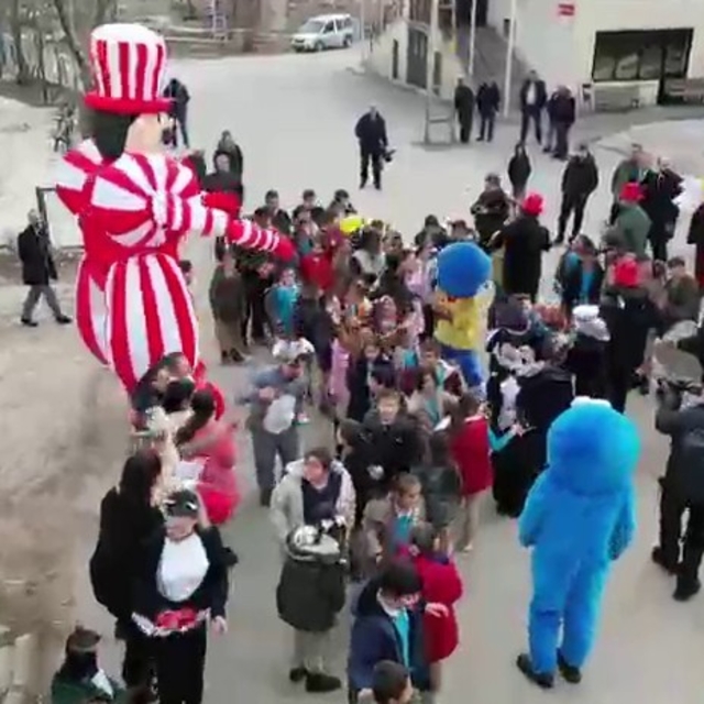 Perdede oyun köyde şenlik var