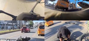 Motosiklet sürücüsü kaskı sayesinde yara almadan kurtuldu
Mersin'de kaza anı kask kamerasına yansıdı