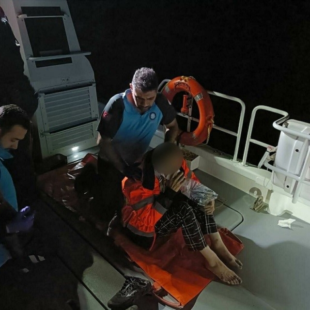Ayvacık açıklarında ticari gemide yarlanan şahısın tıbbi tahliyesi yapıldı