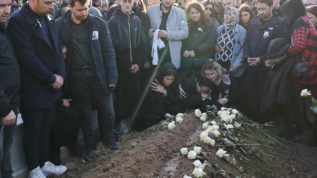 Şehzadeler Belediye Başkanı Gülşah Durbay toprağa verildi (3)