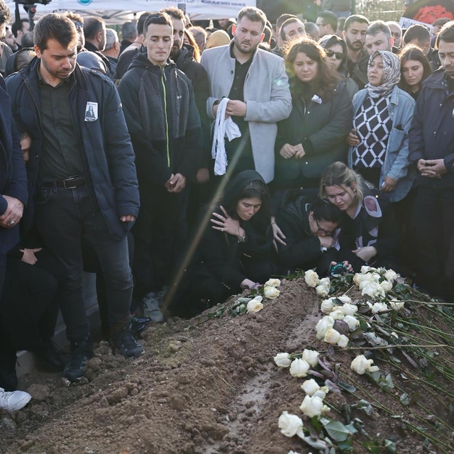Şehzadeler Belediye Başkanı Gülşah Durbay toprağa verildi (3)