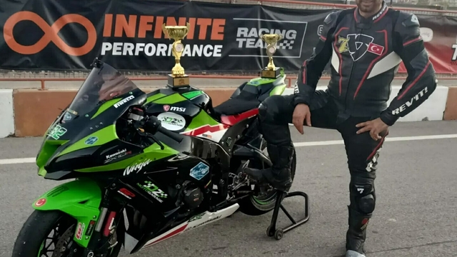 Şampiyon motosikletçi, İzmir'de son yolculuğuna uğurlandı