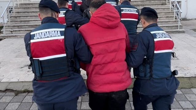 Edirne'de yurt dışına kaçmaya çalışırken yakalanan 5 şüpheli tutuklandı