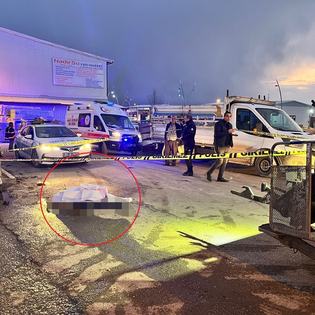 Elazığ'da çöp kamyonunun altında kalan belediye işçisi öldü