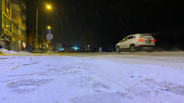 Ardahan merkezinde kar yağışı etkili oldu