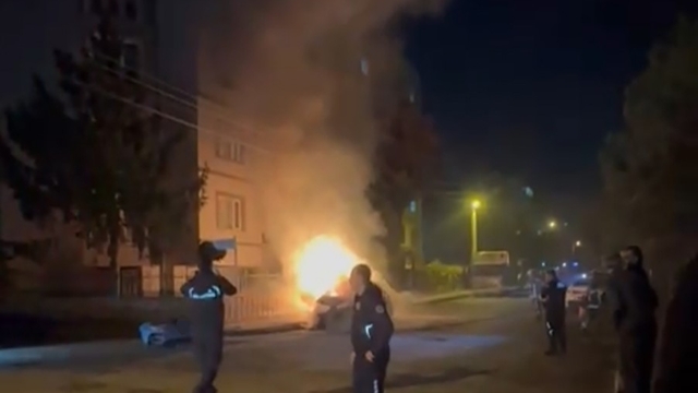 Bursa'da seyir halindeki otomobil alev aldı