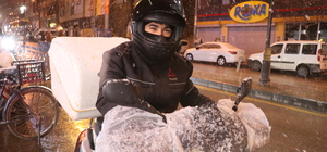 Van merkeze mevsimin ilk karı düştü