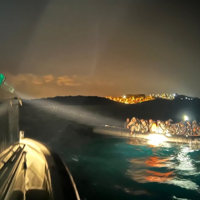 İzmir açıklarında 68 düzensiz göçmen kurtarıldı