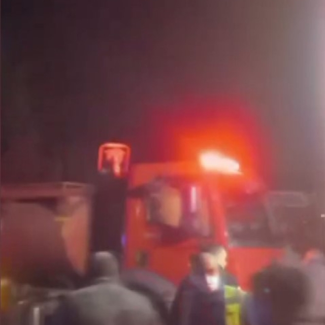 Elazığ'da yalıtım fabrikasında yangın: 16 kişi dumandan etkilendi, 1 itfaiy...