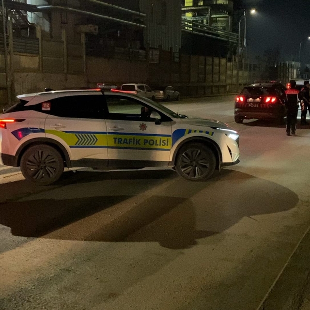 Polisten kaçarken ekip otosuna çarpan ehliyetsiz sürücüye 95 bin lira ceza