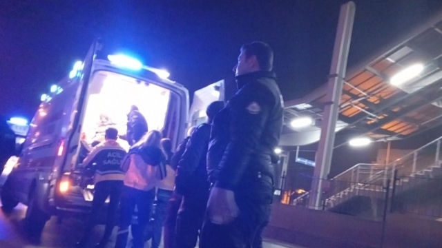 Bursa'da gece saatlerinde eğlence mekanı önünde silahlı kavga: 1'i ağır, 2 yaralı