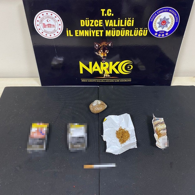 Uyuşturucu taciri köydeki evinde suçüstü yakalandı