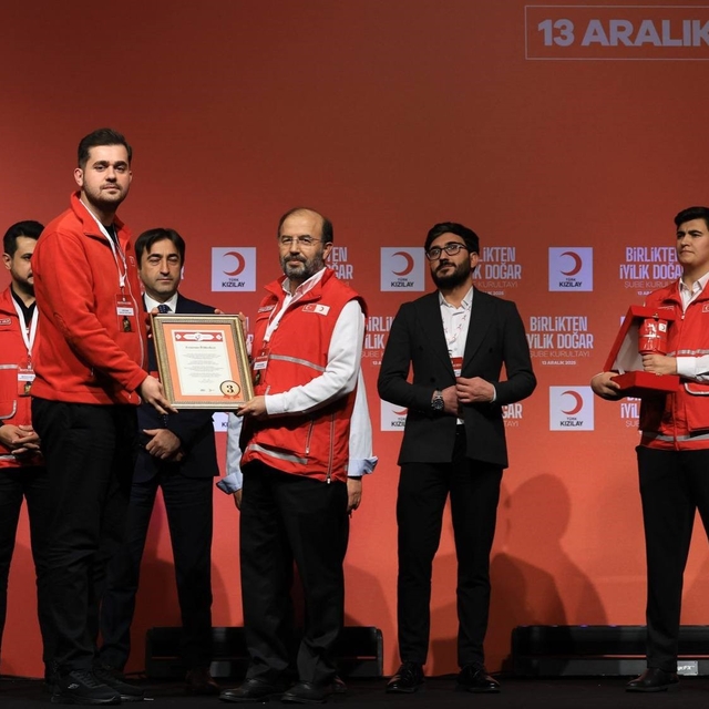 Erzurum Kızılay'a üç ödül