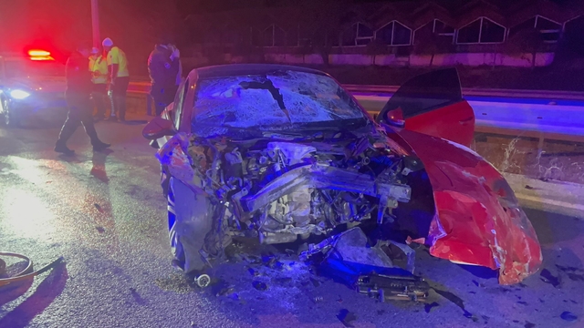 Çorum'da otomobil tıra çarptı: 1 ölü