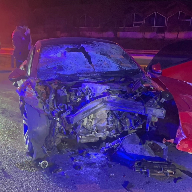 Çorum'da otomobil tıra çarptı: 1 ölü