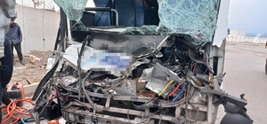 İşçi servisi tıra arkadan çarptı: Çok sayıda yaralı var