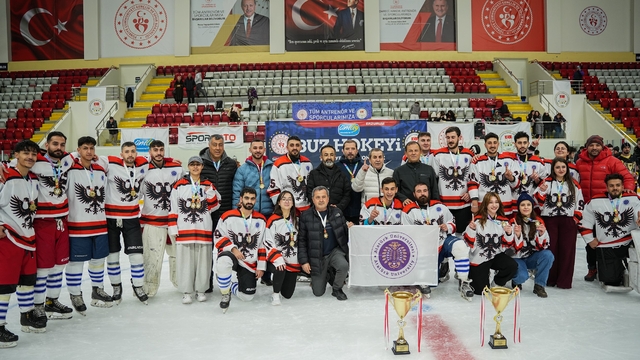 Curling ve Buz Hokeyinde çifte şampiyonluk
Atatürk Üniversitesi, 3 altın 1 gümüş madalya ile turnuvayı tamamladı