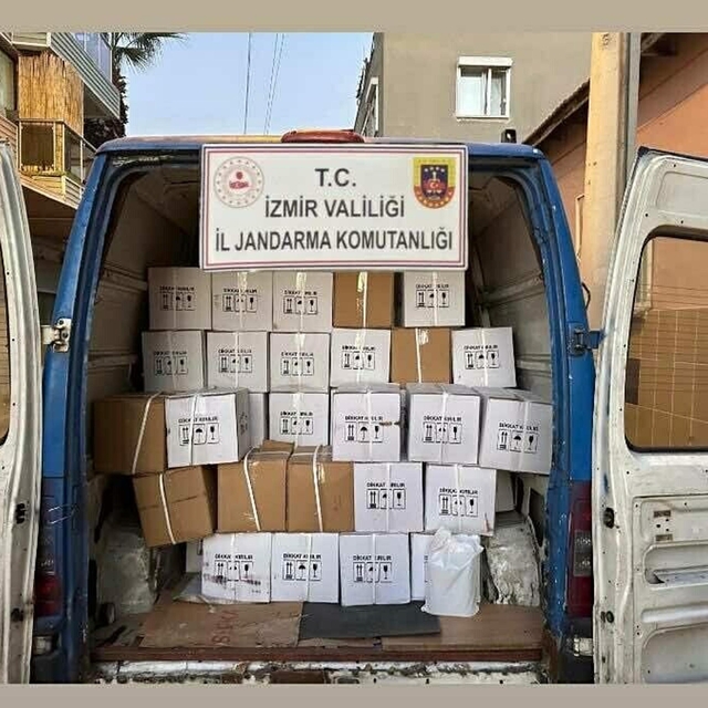 İzmir'de yeni yıl öncesinde 4 bin 130 litre kaçak etil alkol ele geçirildi