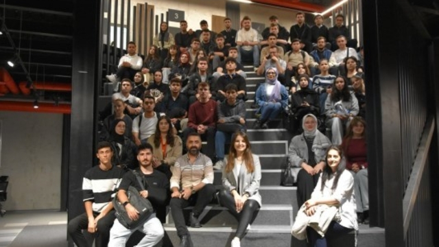 Samsun'da gençler teknolojiyle iş hayatına hazırlanıyor
Samsun TEKNOPARK, staj, işbaşı eğitim programları ve girişimcilik eğitimleriyle bölgenin istihdamına ve genç yeteneğine yön veriyor