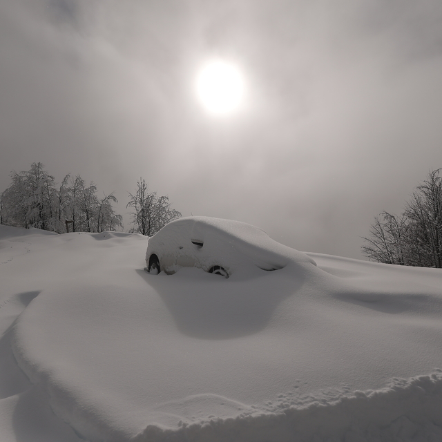 Deniz manzaralı yaylada kar güzelliği