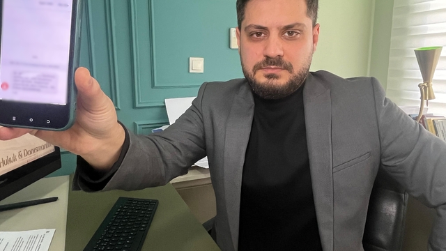 İzmirli avukat, dolandırıcılık şebekesinin kurbanı oldu
Hukuk bürosunun adını kullandılar, yüzlerce kişiyi dolandırdılar