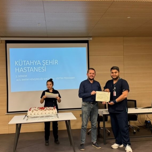Kütahya Şehir Hastanesi'nde 'Acil Bakım Hemşireliği Eğitimi' tamamlandı