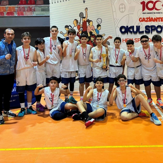 Gaziantep Kolej Vakfı Özel Okulları Basketbolda namağlup unvanla şampiyonu